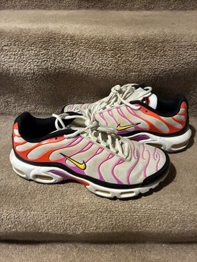 Nike Women's size 9 Air Max Plus Shoes White Magenta Citron DZ3671-100